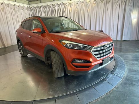 Used 2016 Hyundai Tucson Limited w/ Option Group 03 FWD image 3