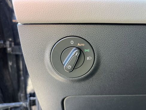 Used 2024 Volkswagen Taos SE image 11