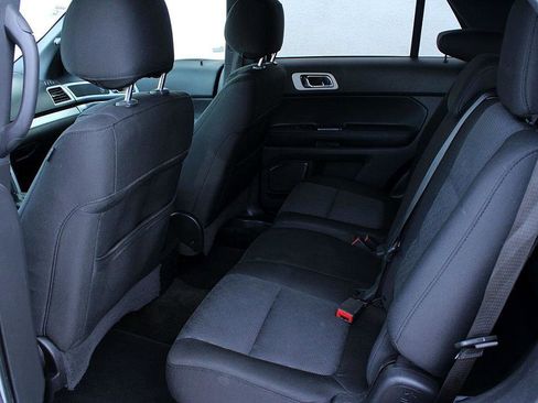 Used 2014 Ford Explorer XLT image 13