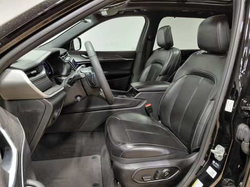 Certified 2024 Jeep Grand Cherokee L Limited w/ Luxury Tech Group II image 34