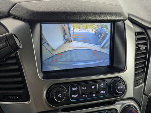 Used 2017 Chevrolet Suburban LT image 17