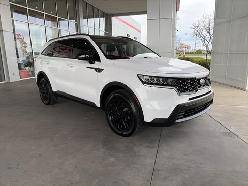 Used 2021 Kia Sorento S w/ Panoramic Sunroof Package image 3