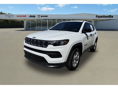 Used 2025 Jeep Compass Sport image 7