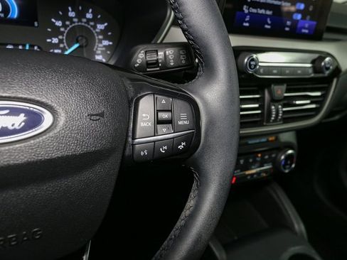 Used 2022 Ford Escape SE w/ SE Sport Appearance Package image 32