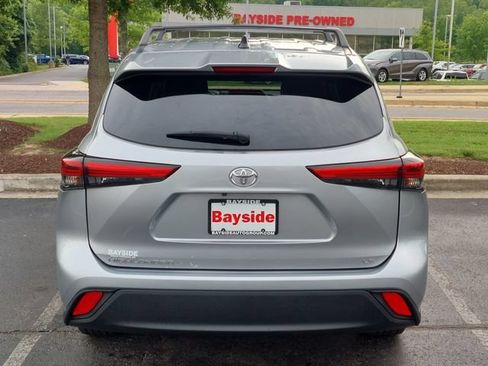 Used 2023 Toyota Highlander LE FWD image 11
