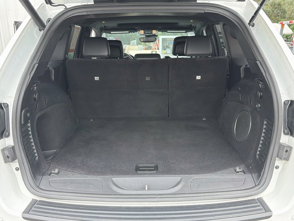 Used 2021 Jeep Grand Cherokee Laredo RWD image 12