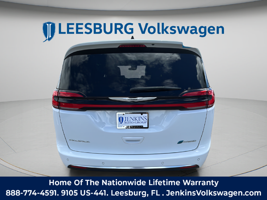 Used 2023 Chrysler Pacifica Pinnacle FWD image 6