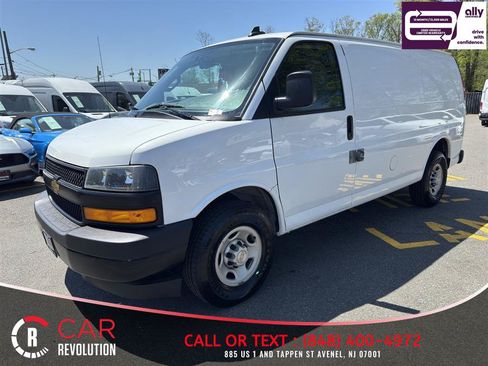 Used 2020 Chevrolet Express 3500 w/ Driver Convenience Package RWD image 3