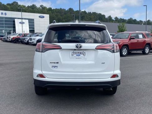 Used 2018 Toyota RAV4 LE FWD image 5