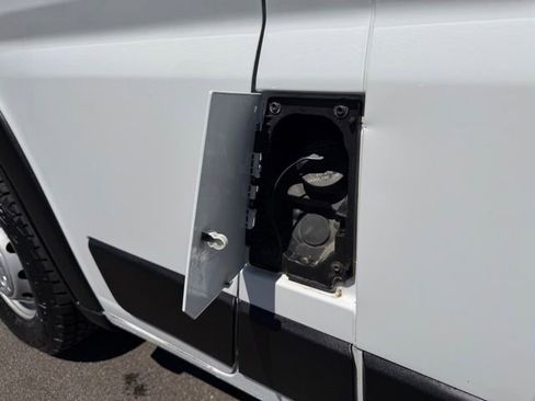 Used 2025 RAM ProMaster 2500 w/ Convenience Group FWD image 17