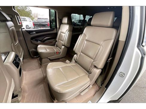 Used 2016 Chevrolet Suburban LTZ image 28