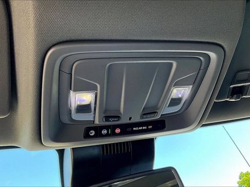 Used 2026 GMC Sierra 1500 SLT AWD/4WD image 18