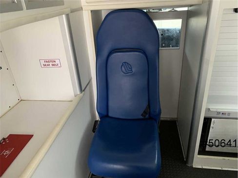 Used 2014 Chevrolet Express 4500 w/ Ambulance Package image 16