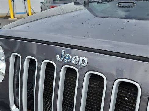 Used 2017 Jeep Wrangler Unlimited Sahara image 32