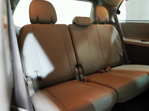 Used 2020 Toyota Sienna XLE Premium AWD/4WD image 16