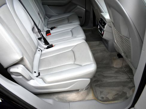 Used 2018 Audi Q7 3.0T Prestige w/ Prestige Package image 32