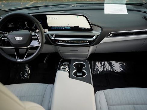 Used 2024 Cadillac Lyriq Luxury image 18