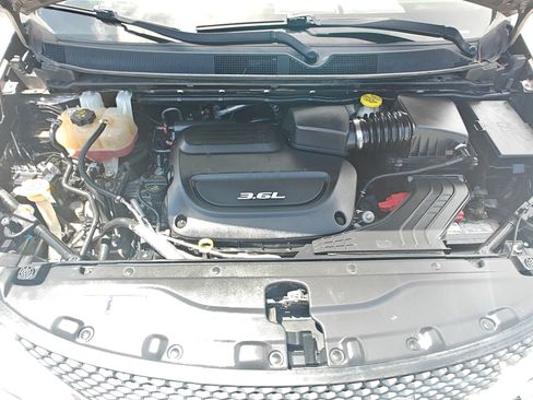 Used 2017 Chrysler Pacifica Touring-L FWD image 26