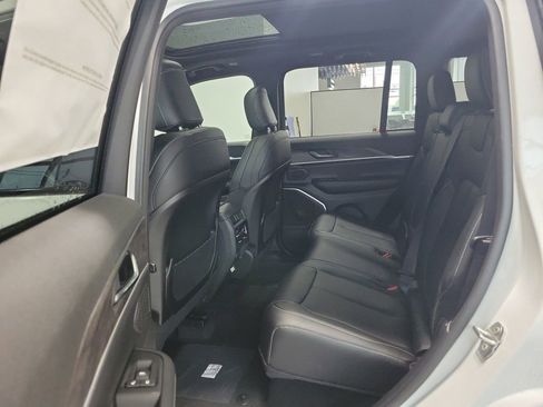 New 2025 Jeep Grand Cherokee Limited image 8