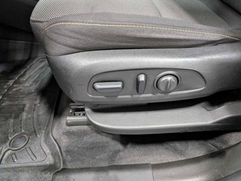 Used 2020 Chevrolet Traverse LT image 38