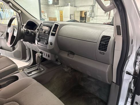 Used 2012 Nissan Frontier SV AWD/4WD image 45