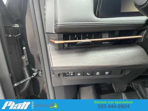 Used 2023 Nissan Ariya AWD image 22