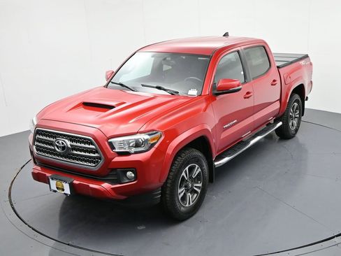 Used 2017 Toyota Tacoma TRD Sport image 17