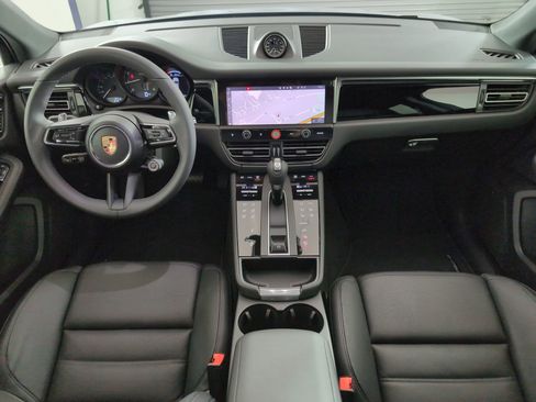 Certified 2025 Porsche Macan image 20