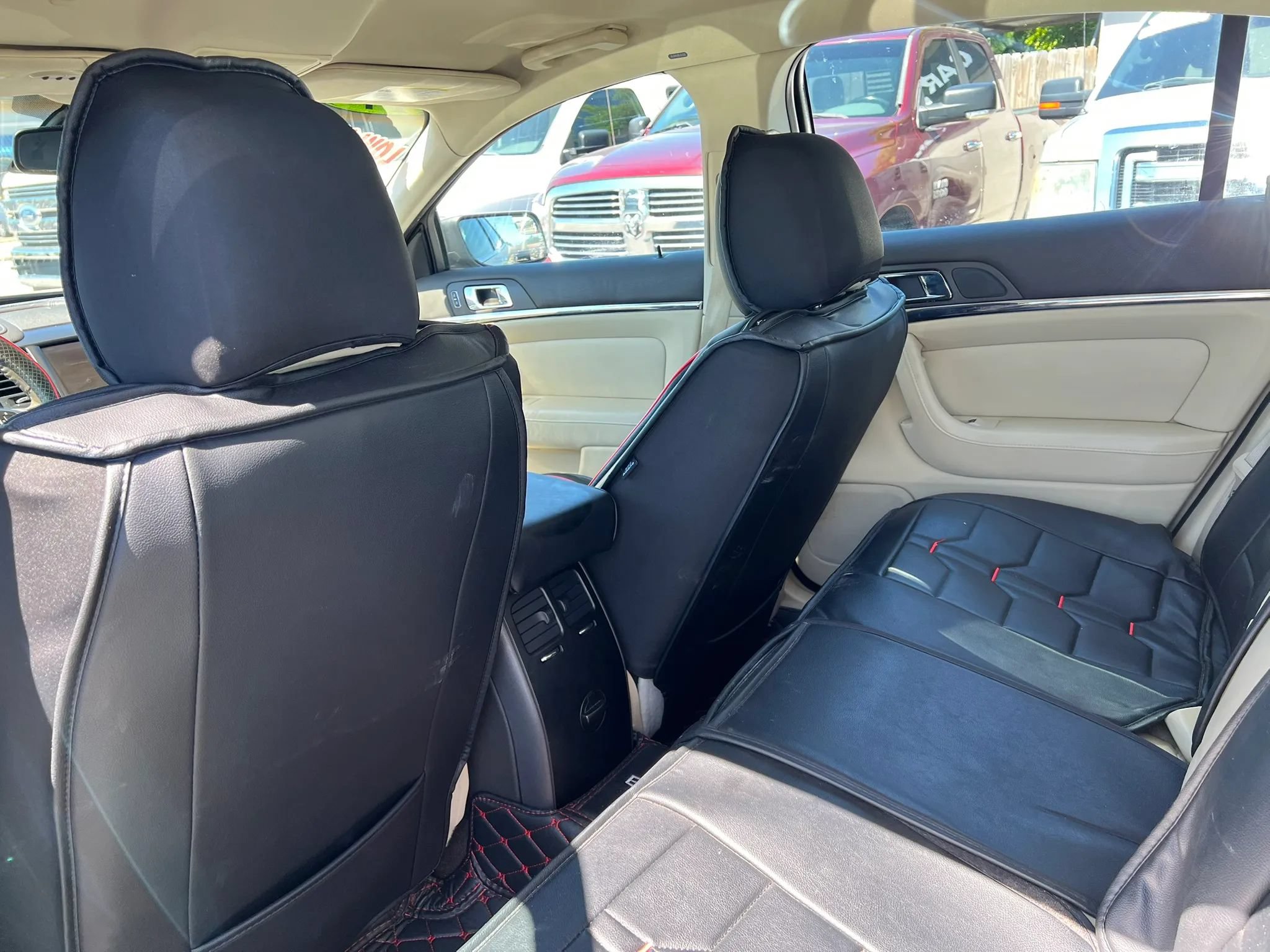 Used 2014 Lincoln MKS FWD image 10