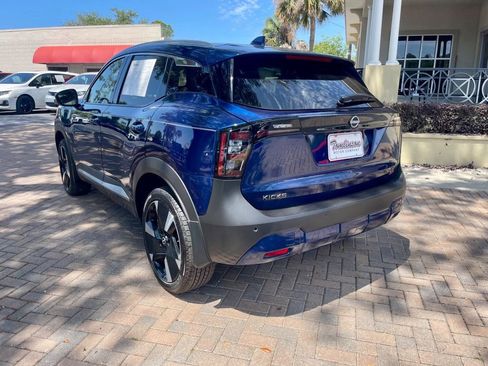 Used 2025 Nissan Kicks SR w/ SR Premium Package FWD image 3