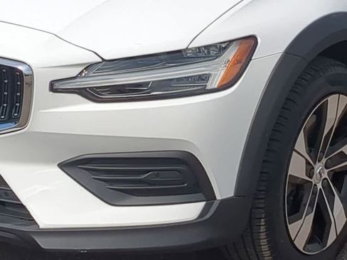 Used 2020 Volvo V60 T5 Cross Country AWD/4WD image 10