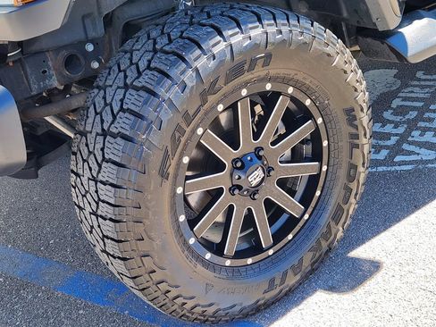 Used 2020 Jeep Wrangler Unlimited Sahara AWD/4WD image 25