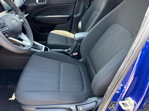 Used 2023 Hyundai Venue SE FWD image 16