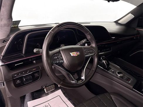 Used 2024 Cadillac Escalade ESV V image 9