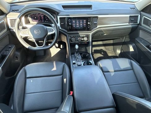Used 2023 Volkswagen Atlas SE w/ Panoramic Sunroof Package AWD/4WD image 16