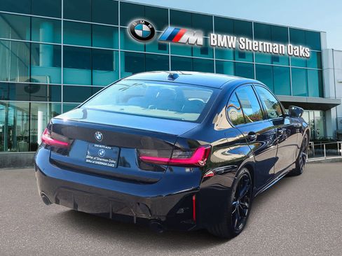Certified 2023 BMW 330i 330i w/ M Sport Package image 8