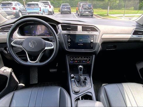 Used 2024 Volkswagen Tiguan SE AWD/4WD image 11