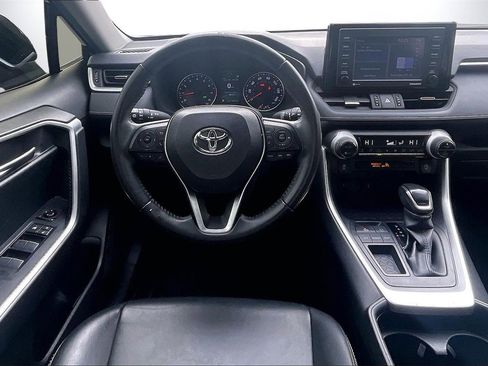 Used 2020 Toyota RAV4 XLE Premium image 12
