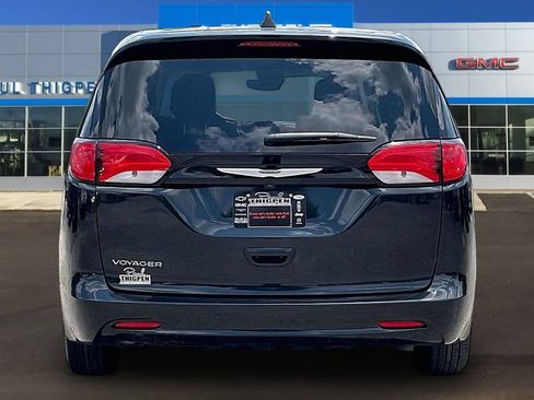 Used 2023 Chrysler Voyager LX FWD image 5