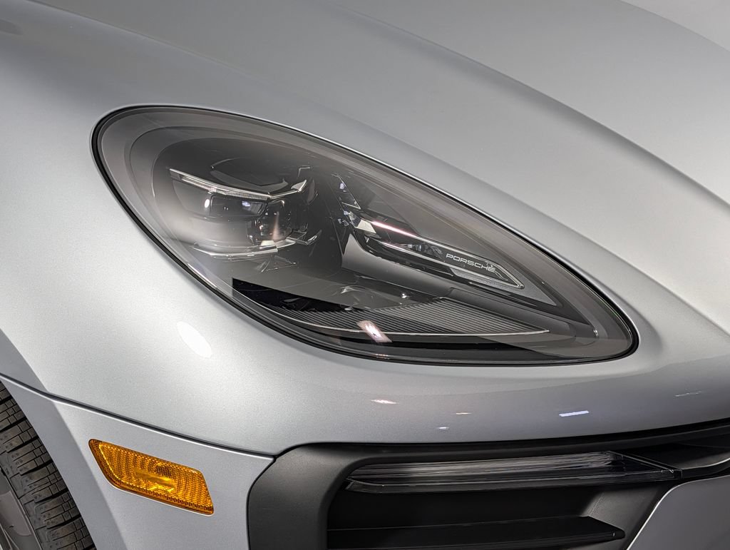 New 2026 Porsche Macan AWD/4WD image 15