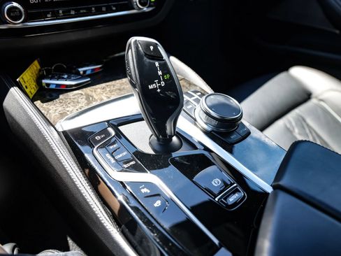 Used 2022 BMW M550i xDrive AWD/4WD image 23
