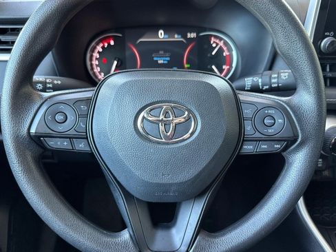 Used 2025 Toyota RAV4 XLE AWD/4WD image 15
