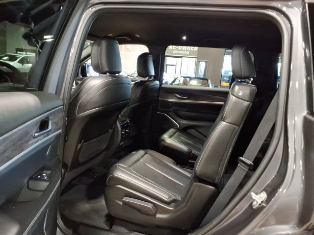 Used 2025 Jeep Grand Cherokee L Limited w/ Trailer Tow Package AWD/4WD image 18