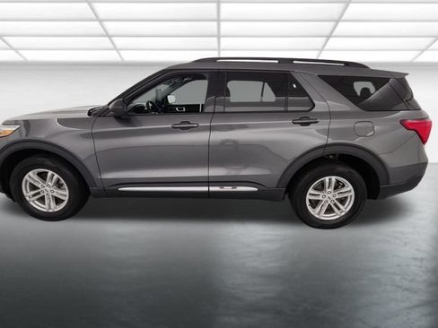 Used 2023 Ford Explorer XLT AWD/4WD image 4