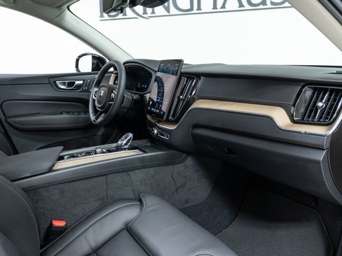 Used 2026 Volvo XC60 B5 Ultra w/ Protection Package Premier image 21