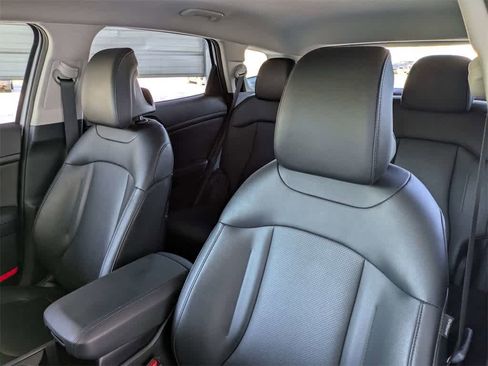 Used 2025 Kia Sportage EX image 7