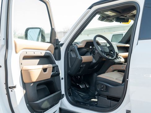 New 2025 Land Rover Defender 110 V8 image 10