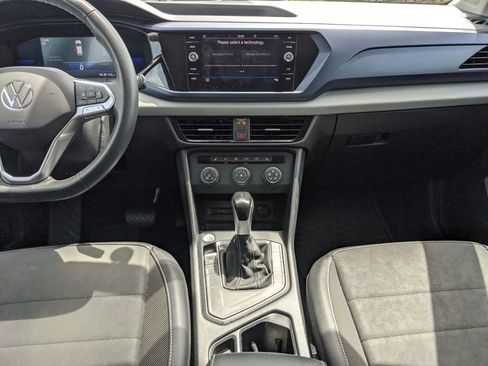 Used 2022 Volkswagen Taos SE image 15