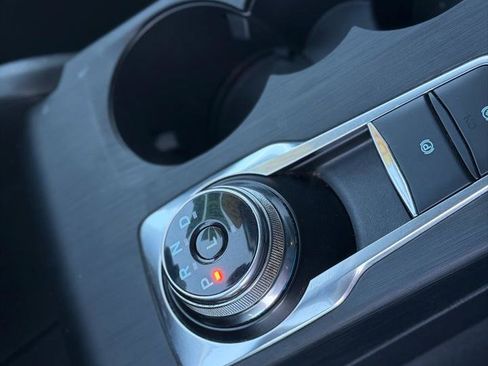 Used 2020 Ford Escape SE image 21