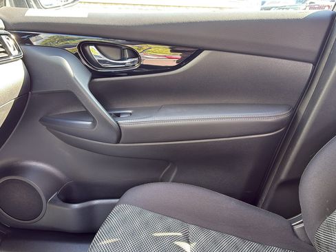 Certified 2021 Nissan Rogue Sport SV image 18